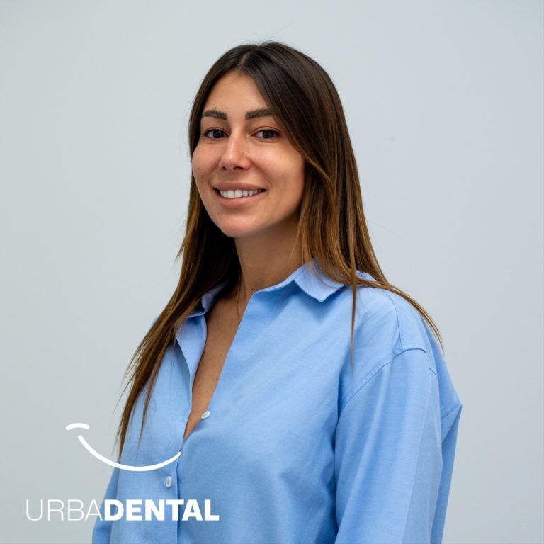 Estelle Widmer, responsable offices et back-office administratif et financier chez Urbadental