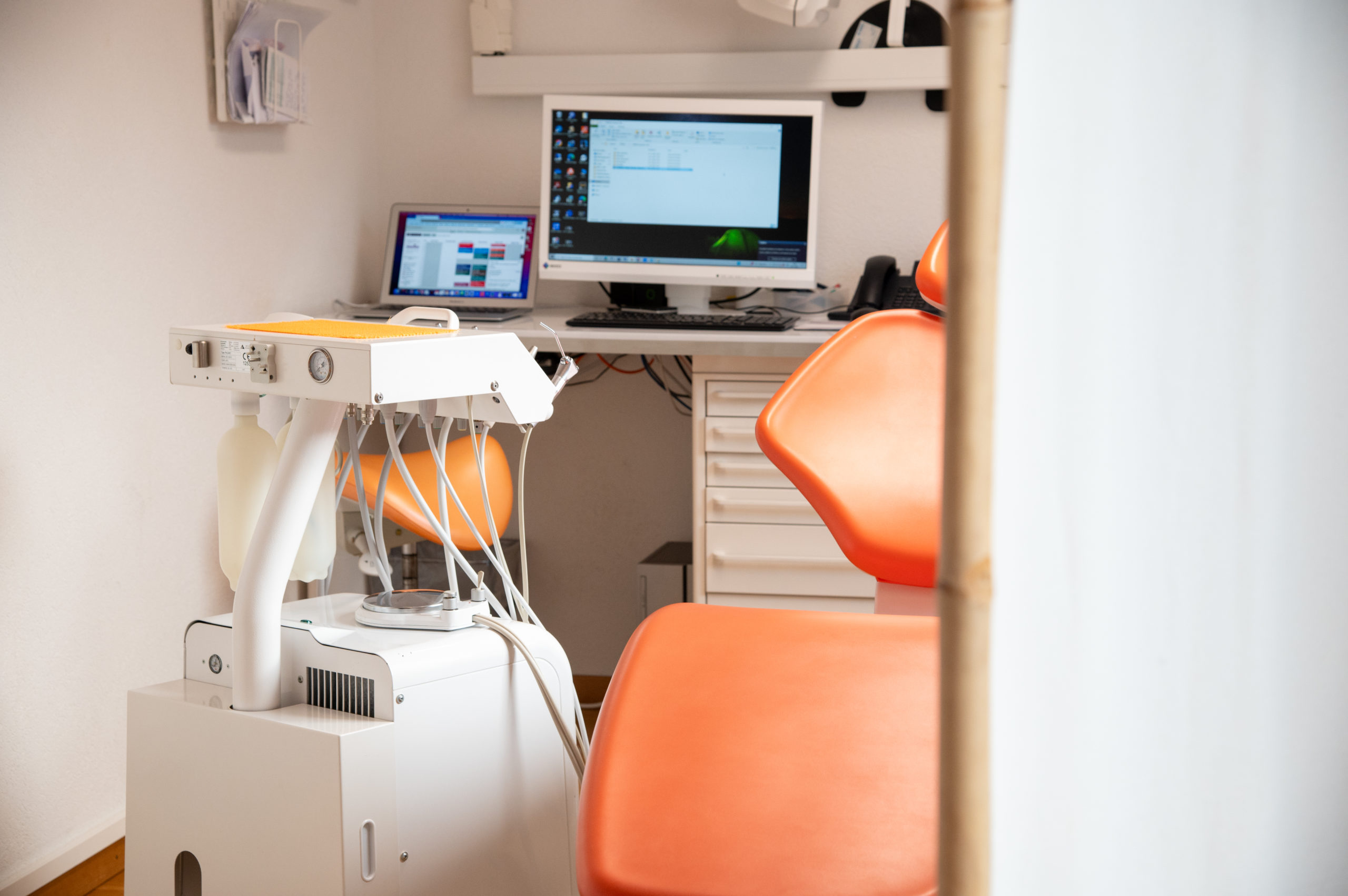 Salle de soins dentaires moderne du cabinet Urbadental à Vallorbe