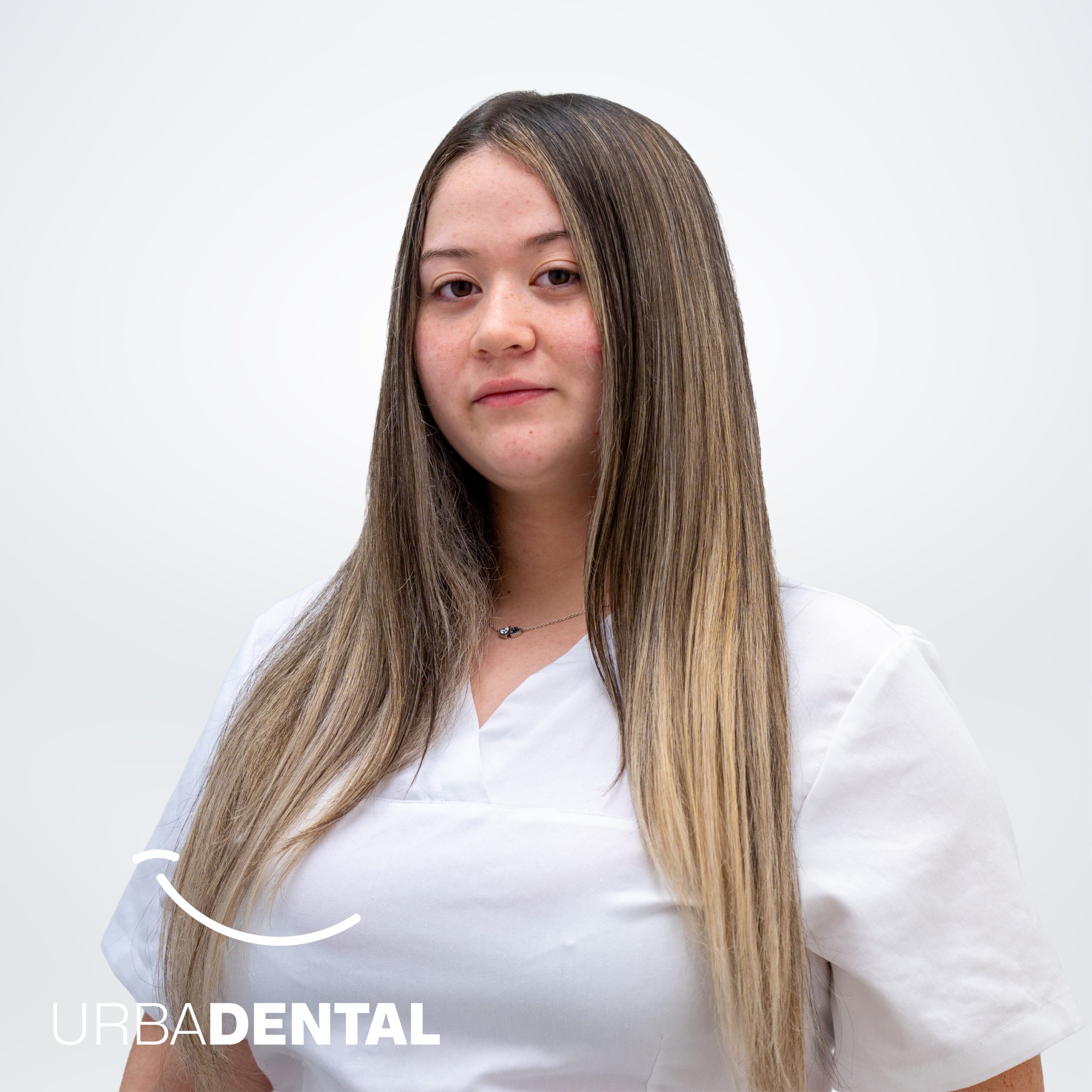 Eva Berisha, apprentie assistante dentaire chez Urbadental
